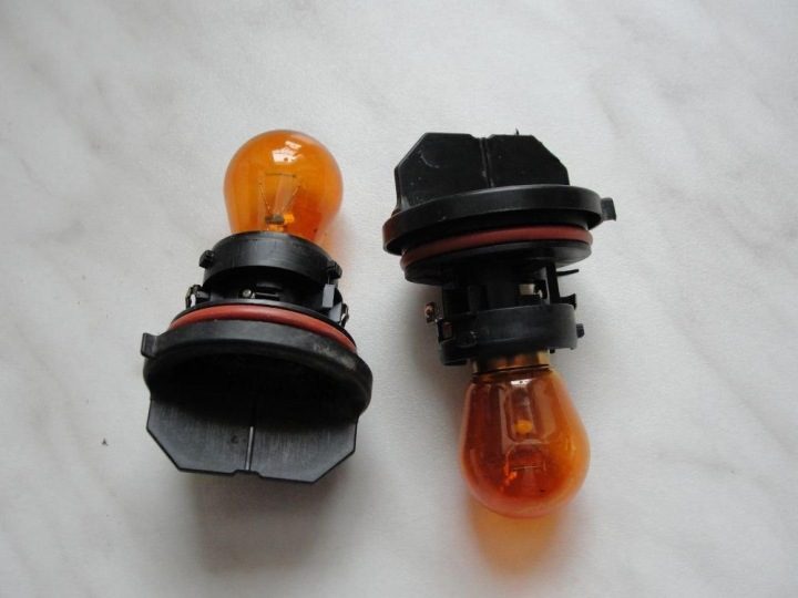 ПАТРОН С ŻARÓWKĄ VOLVO C30 S40 V50 C70 KIERUNKUWSKAZU 2004-2009, фото 1
