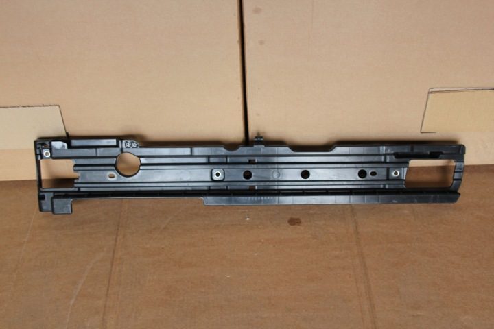 КРЕПЛЕНИЕ ОБШИВКИ БАГАЖНИКА VW TOUAREG 7P0863600, фото 1