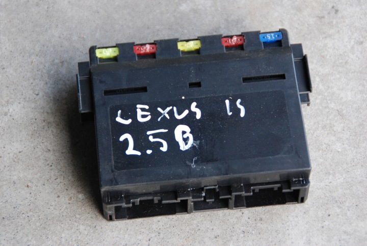 LEXUS IS 220 БЛОК ПРЕДОХРАНИТЕЛЕЙ 89211-53020, фото 1