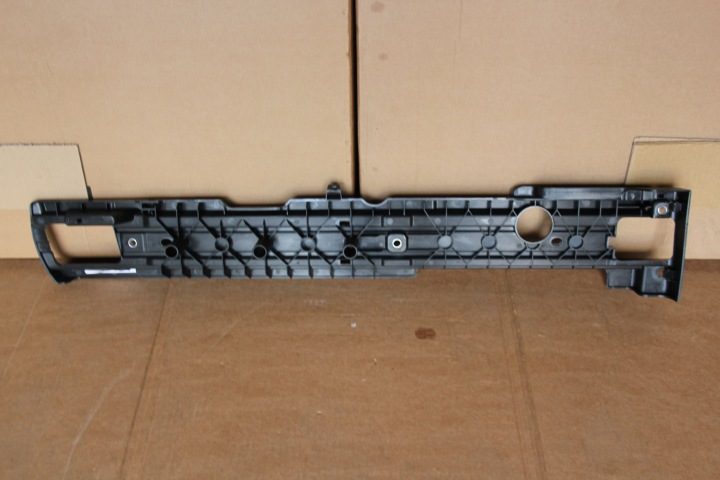 КРЕПЛЕНИЕ ОБШИВКИ БАГАЖНИКА VW TOUAREG 7P0863600, фото 2