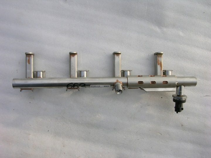 Ford Fiesta MK7 рестайлинг ST 2013-2017 1.6 Ecoboost топливная рампа, фото 8