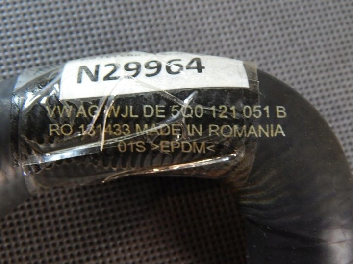 VW Golf VII патрубок охлаждения 04L121051B, фото 2