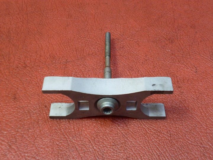 Кронштейн форсунки VW Seat Audi 2.0 TDI 04L216, фото 1