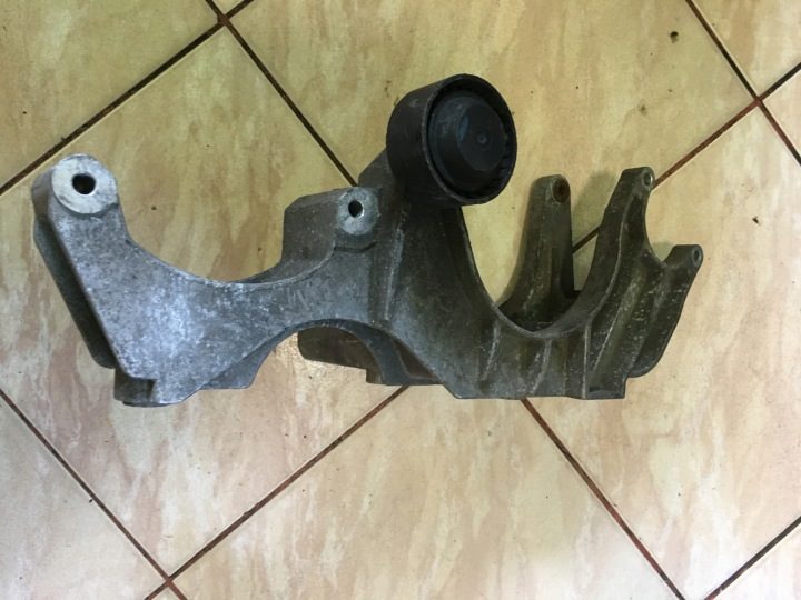 Кронштейн генератора VW TOUAREG 3.2B AUDI Q7 SKODA PORSCHE 3.6 BENZ OE, фото 2