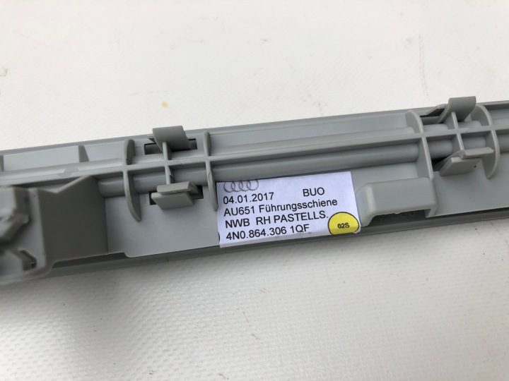 Направляющая шторки 4N0864306 1QF 4N0863658 AUDI A8 4N, фото 3