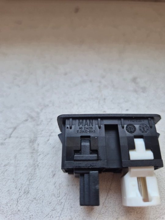 Разъем USB и AUX MAN TGX TG3 новый модель 81254320543, фото 2