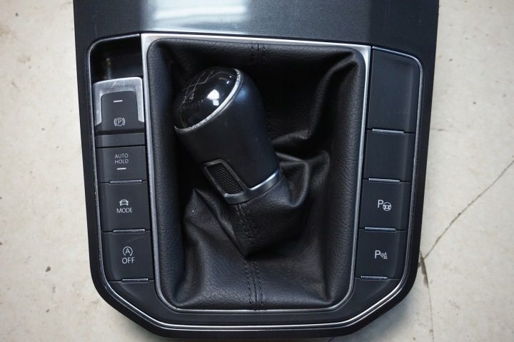 VW Golf VII Sportsvan 2018 г. рамка центрального тоннеля полка 517863284G, фото 2