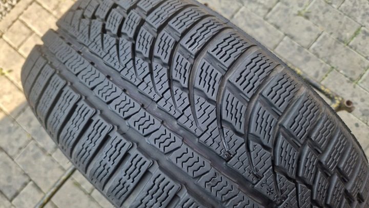 Шина зимняя Nokian Tyres WR A4 205/45R17 88 В сцепление на снегу (3PMSF), усилитель (XL), фото 2
