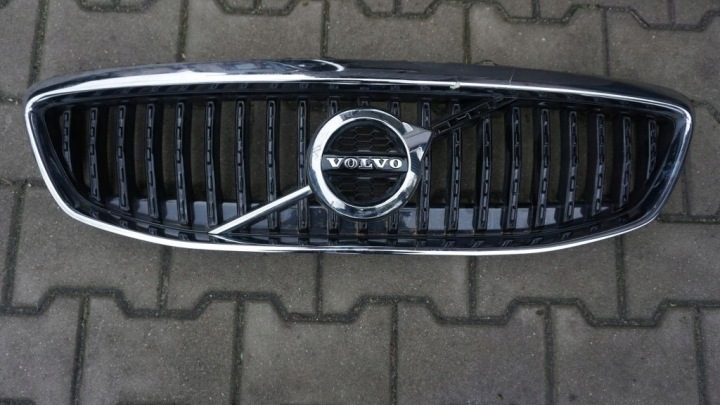 VOLVO V40CC решетка радиатора бампера передняя OE 31290910, фото 1