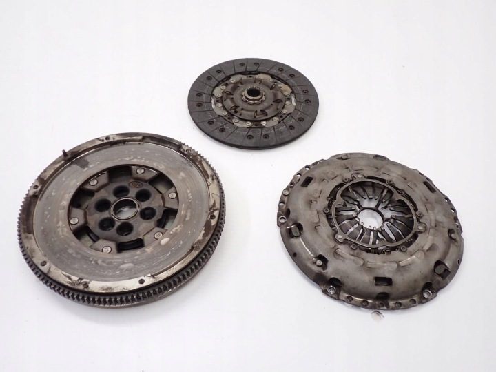 СЦЕПЛЕНИЕ В СБОРЕ ДВУХМАССОВЫЙ МАХОВИК 4X4 QUATTRO 04L105266B AUDI A3 8V 2.0TDI CRB 13 г., фото 1