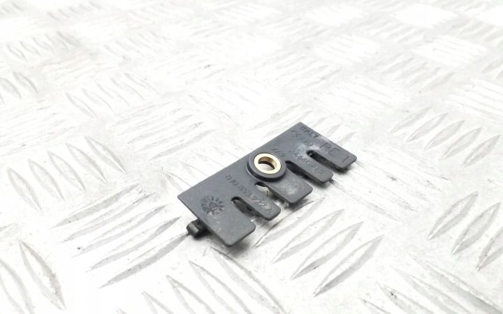 ОРИГИНАЛЬНАЯ AUDI OE ПЛАСТИНА КРЕПЕЖНАЯ 8J0853922A, фото 1