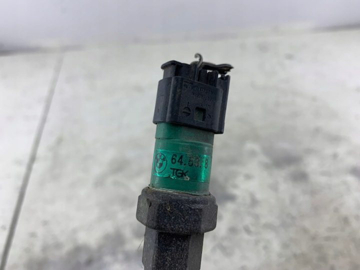 BMW E38 ТРУБКА КОНДИЦИОНЕРА + ДАТЧИК 8391639, фото 4
