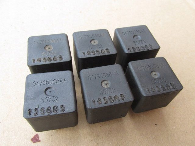 Cherokee Liberty KJ 2.8 CRD Реле 04795068AA, фото 2