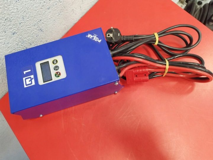 Polar Q1 Зарядное устройство высокого częstotliwości 12V, 24V 3-15A 1Ph 230 Vac, фото 1