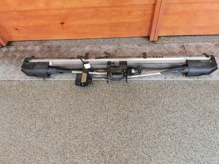 ПОЛКА ШТОРКА ЭЛЕКТРИЧЕСКАЯ СТЕКЛА AUDI OE 4D0861325B, фото 1