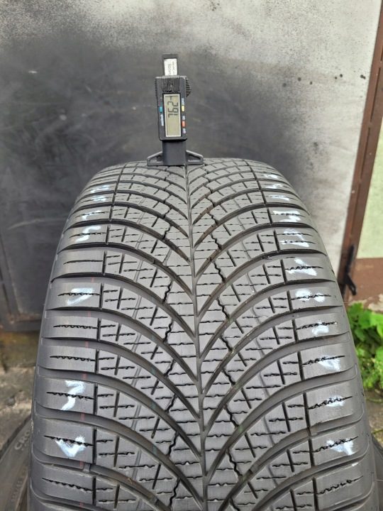 Шина всесезонная Goodyear Vector 4Seasons Gen-3 245/45R18 100 Y сцепление на снегу (3PMSF), защита диска, усилитель (XL), фото 1