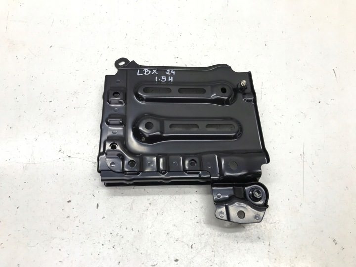 Lexus LBX 2024 1.5 гибрид основание полка аккумулятора, фото 2