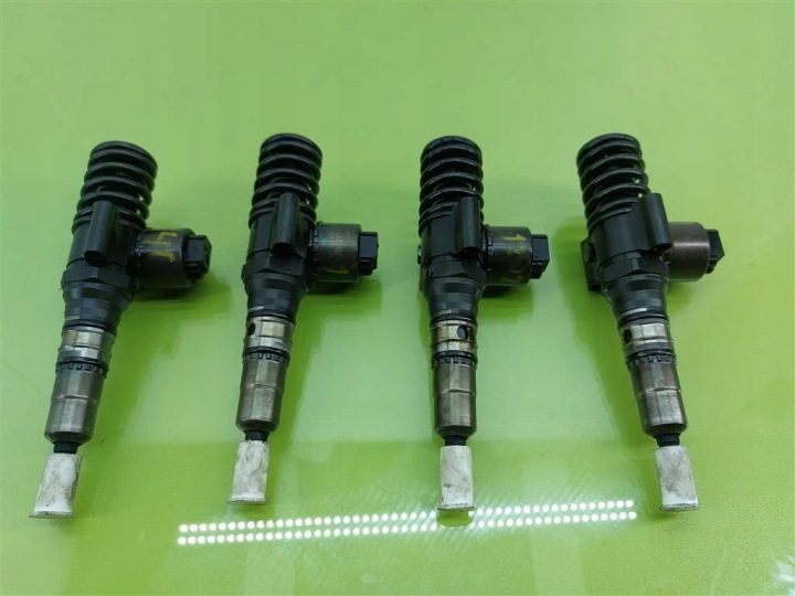 Комплект форсунок форсунки VW Touran I 2003-2010 2,0 TDI 03G130073B ОРИГИНАЛ, фото 1