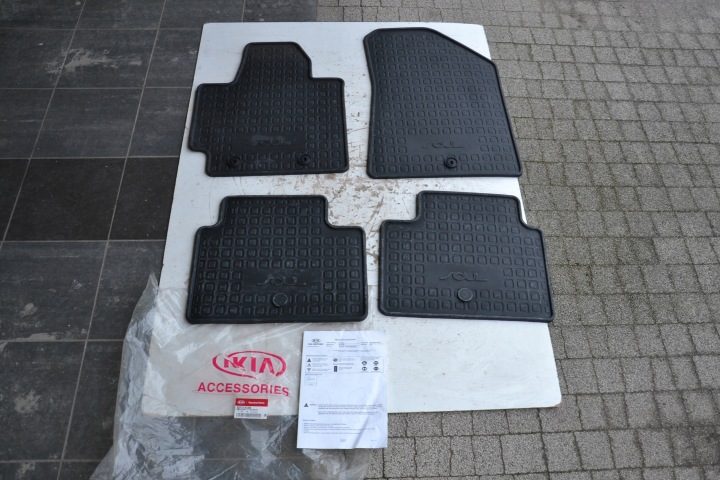 Kia Soul II 14-17 коврики резиновые 4el. B2F13AC400 оригинал (НОВЫЙ), фото 1
