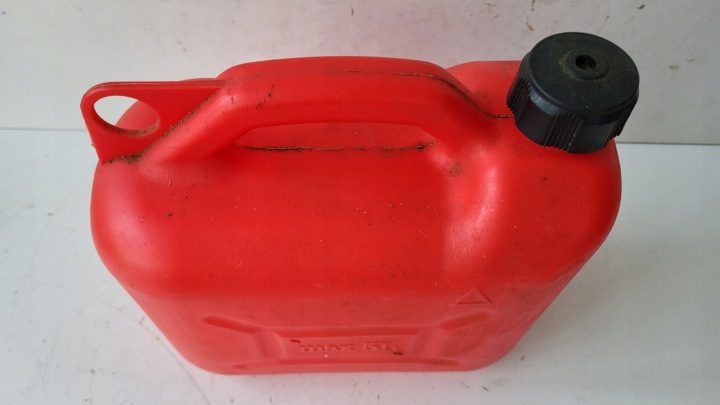 КАНИСТРА С ВОРОНКОЙ НА ТОПЛИВО БЕНЗИН КРАСНОЕ 5L, фото 3