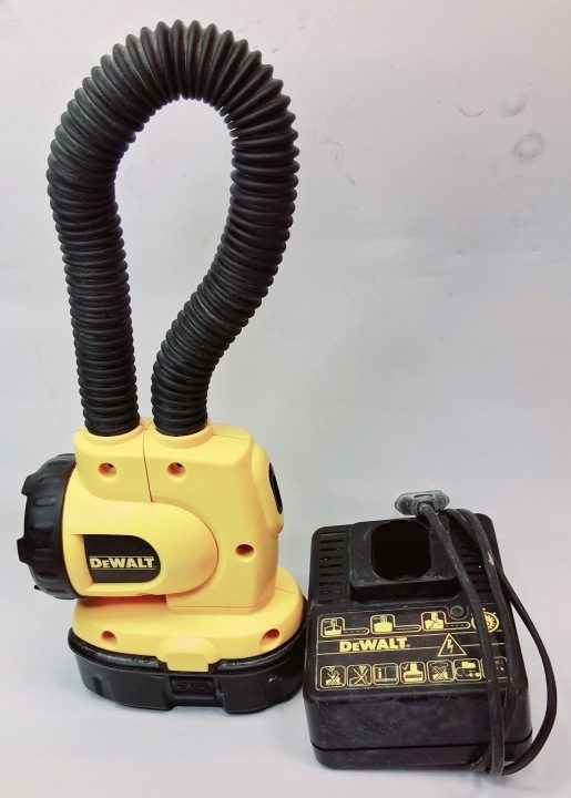 Фонарь LED с поворотной головкой 18V XR Body DeWalt DCL050, фото 1