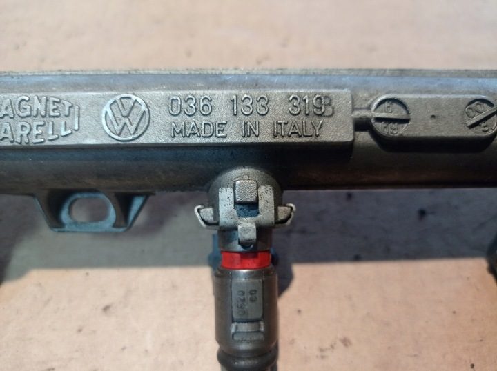 Топливная рампа форсунки Seat Skoda VW Audi 047133319S 047906031C, фото 3
