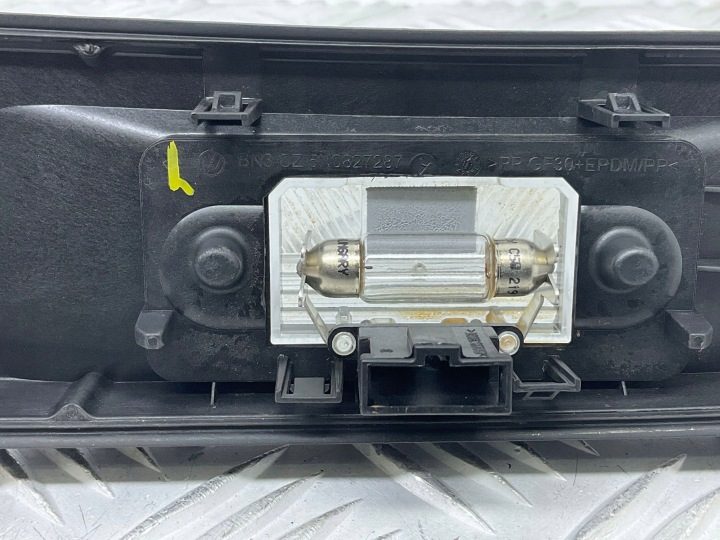 2011 Volkswagen Tiguan Молдинг подсветки номера 5N0827566T, фото 9