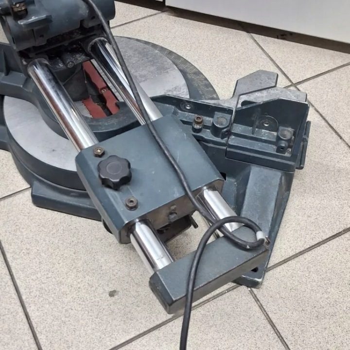 ПИЛА UKOSOWA ТОРЦОВКА ДЛЯ ДЕРЕВА И PANELI STOŁOWA 1800W 305 мм BOSCH, фото 7