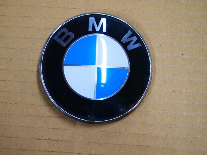 BMW E91 ЛОГОТИП ЭМБЛЕМА ЗНАЧОК 7166076, фото 1