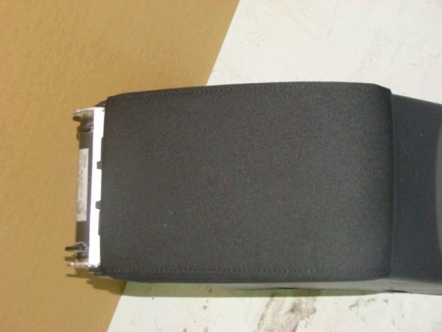 ПОДЛОКОТНИК БАРДАЧОК VW GOLF PLUS 5M0864207F, фото 1