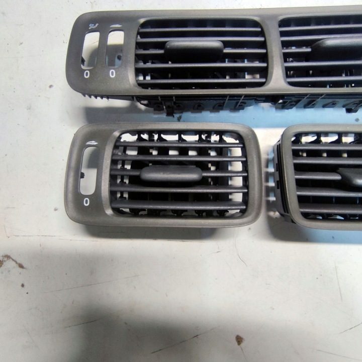 VOLVO V70 I решетки обдува Комплект 9481651 9481652, фото 3