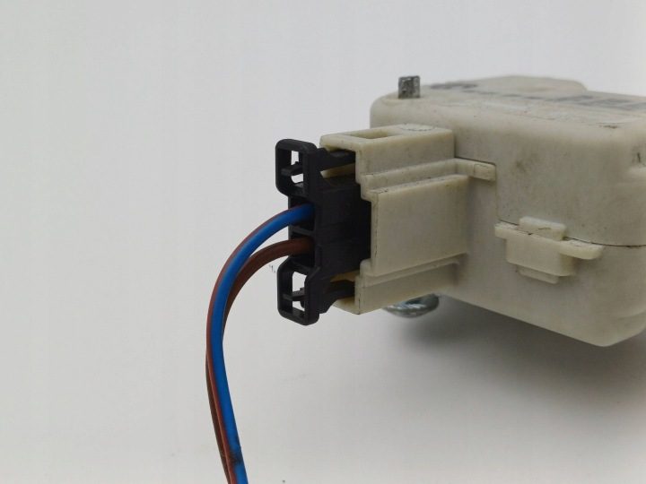 ПРИВОД ЛЮЧКА ГОРЛОВИНЫ БЕНЗОБАКА VW TOURAN 1T0810773 / 3B0959782 NR541, фото 5