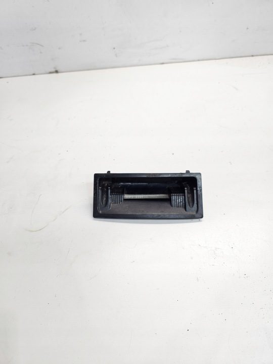 ВКЛАДЫШ ПЕПЕЛЬНИЦЫ БАРДАЧОК ПЕРЕДНИЙ AUDI Q7 4L 4L0857989, фото 1