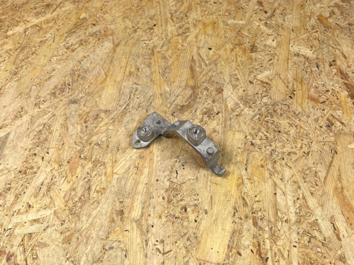 VOLVO S60 V60 S90 V90 XC40 XC60 XC90 II ГИБРИД кронштейн хомут насоса OE 31657511, фото 3