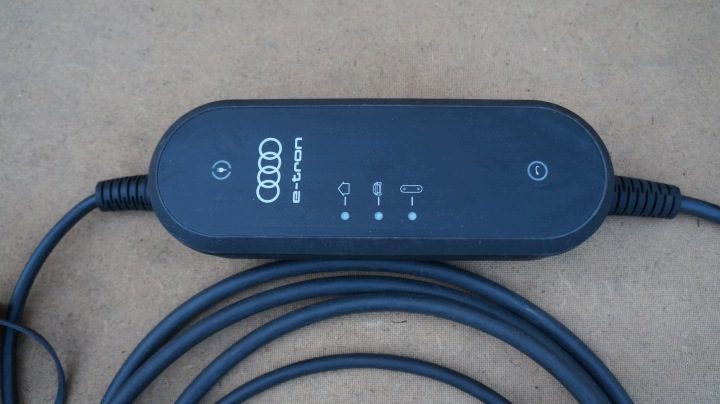 8V4971675AS Audi E-Tron кабель зарядки зарядное устройство сетевое, фото 2