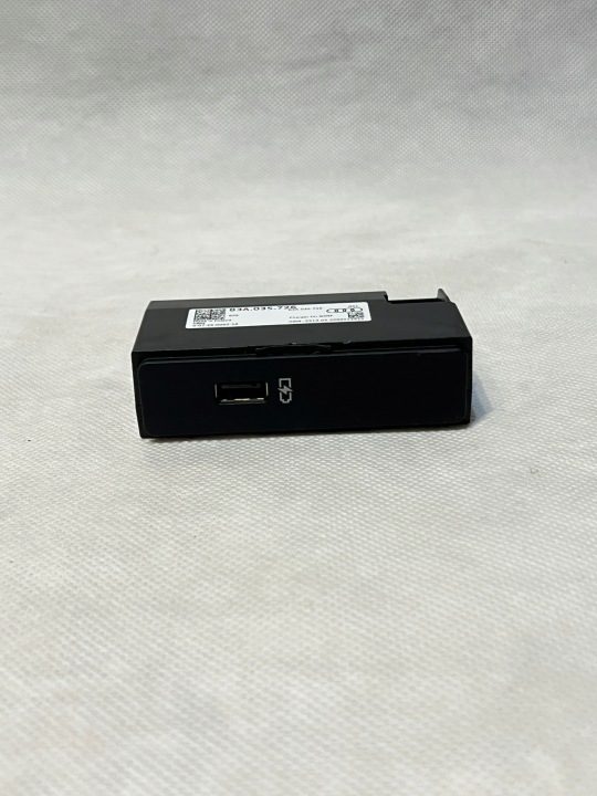 ГНЕЗДО ПОРТ USB ЗАРЯДНОГО УСТРОЙСТВА AUDI Q3 F3 83A035726, фото 2
