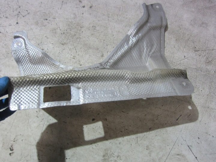 BMW X5 F15 F16 ТЕПЛОВАЯ ИЗОЛЯЦИЯ ЗАЩИТА ВЫХЛОПА ПЕРЕДНЯЯ ПРАВАЯ 51487158418, фото 2