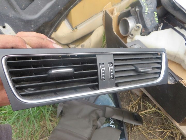 Дефлектор обдува средний 8T1820951b AUDI A4 B8 8K0 (x), фото 1