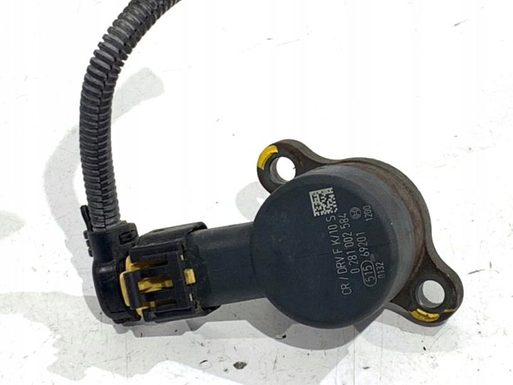 РЕГУЛЯТОР ДАВЛЕНИЯ ТОПЛИВА SUZUKI SWIFT III 0281002584 1.3 69 л.с. КЛАПАН, фото 2