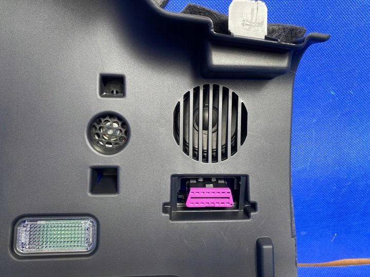AUDI E TRON ЗАЩИТА НИЖНЯЯ СТОРОНА ВОДИТЕЛЯ OE 4KL863083 4PK 27 л.с., фото 2
