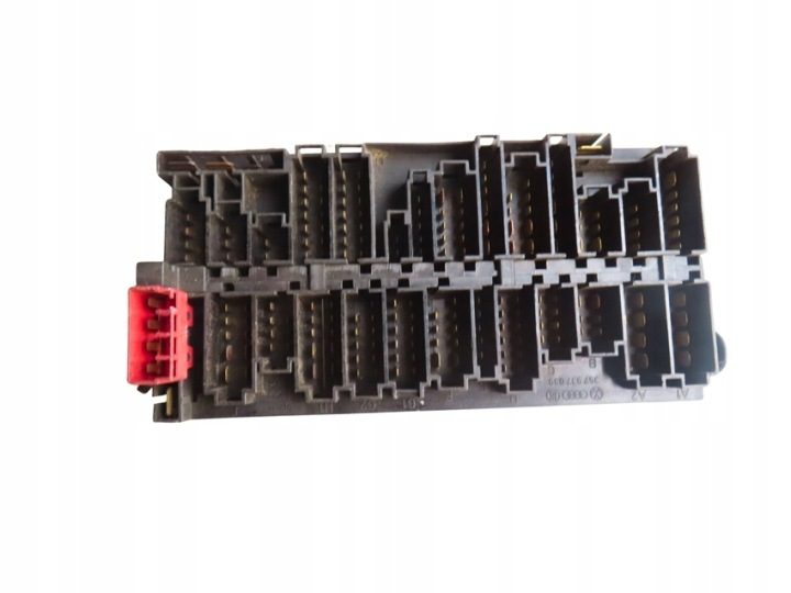 БЛОК ПРЕДОХРАНИТЕЛЕЙ VOLKSWAGEN GOLF III 1991-1997ROK 357937541 357937039, фото 2
