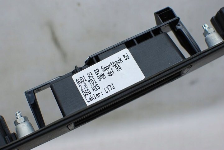 НАКЛАДКА КОНЦЕВИК КРЫШКИ ЗАДНИЙ БАГАЖНИКА AUDI A3 8P РЕСТАЙЛИНГ 8P4827574, фото 5