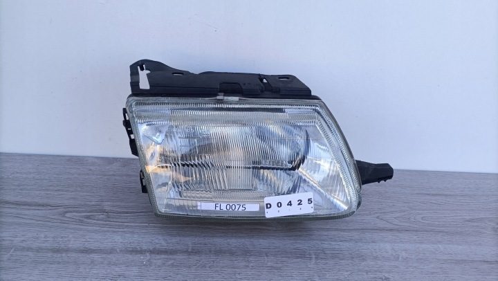 CITROEN SAXO ПРАВАЯ ФАРА ПЕРЕДНЯЯ 88201761 D0425, фото 1