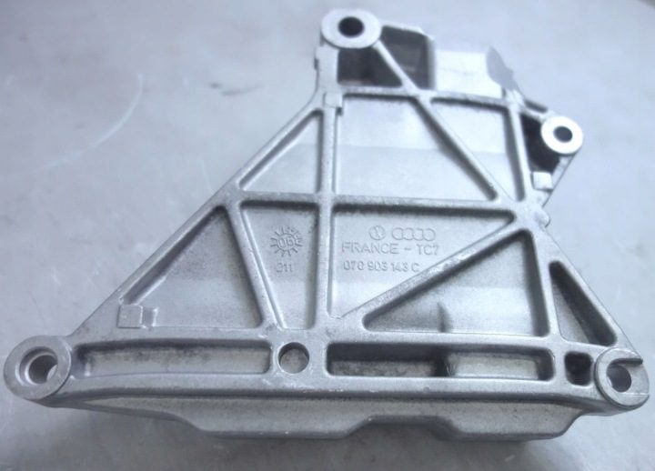 Крепление генератора кронштейн VW T5 Touareg 2.5TDI TDI 070903143C, фото 7