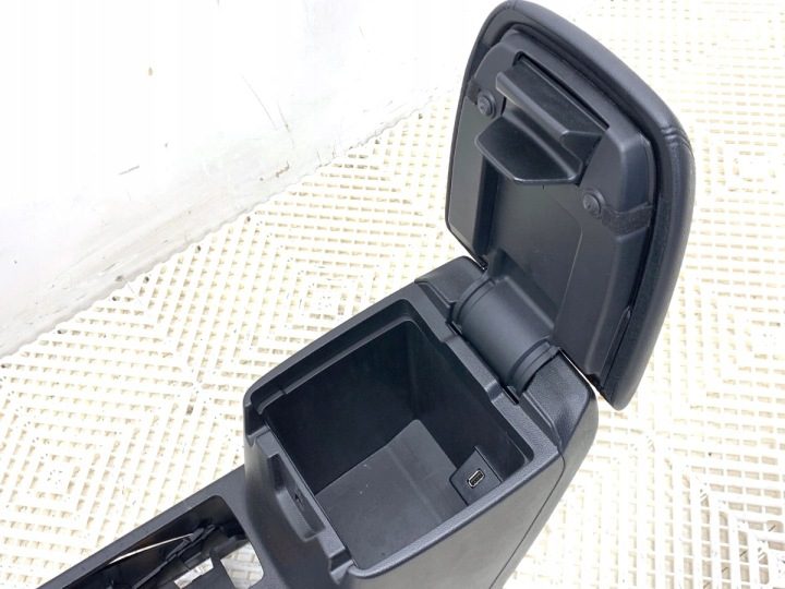 Центральный тоннель Ford Focus IV хэтчбек центральная консоль, ниша, фото 2