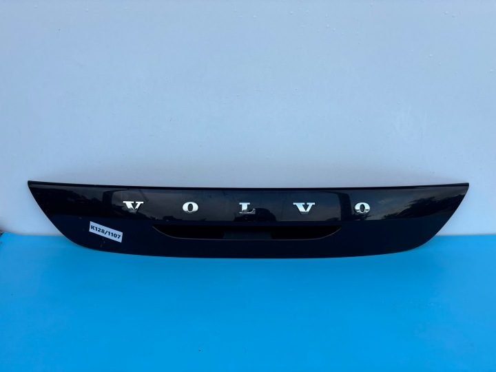 VOLVO V40 XC40 НАКЛАДКА КРЫШКИ ЗАДНЯЯ МОЛДИНГ 31301301 K128/1107, фото 1