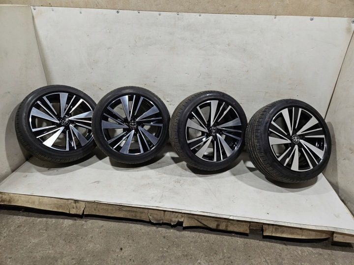 Toyota Corolla E21 колеса шины литые диски 225/45R17, фото 1