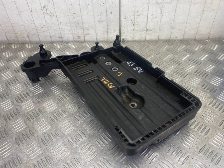 Основание кронштейн аккумулятора Audi A3 S3 8V 5Q0915321E, фото 4