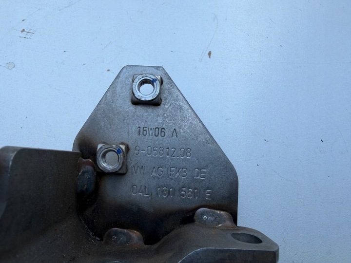 Кронштейн выхлопной системы 04L131561E AUDI VW, фото 2