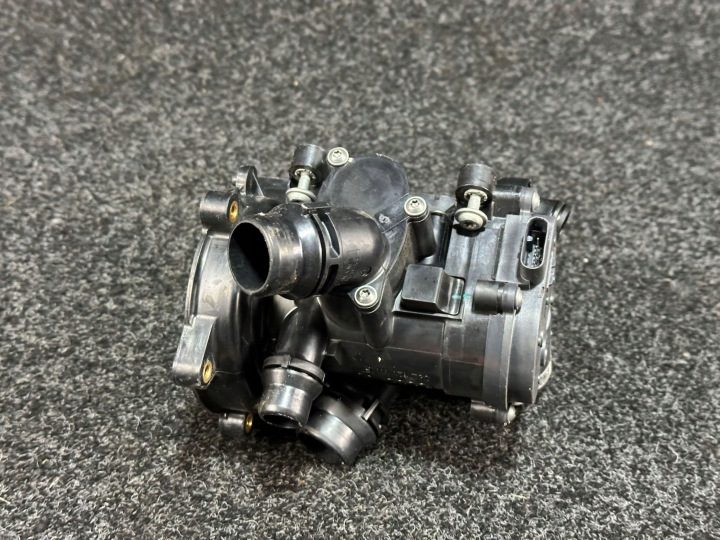 Audi A4 B9 A5 F5 8W 2.0 TFSI помпа термостат корпус 06L121111P, фото 3